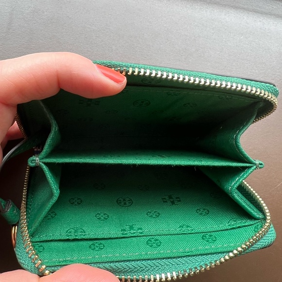 TORY BURCH EMERSON COIN CASE - Picture 7 of 7
